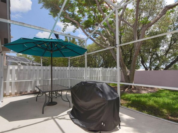 98 Gables Blvd, Weston FL 33326
