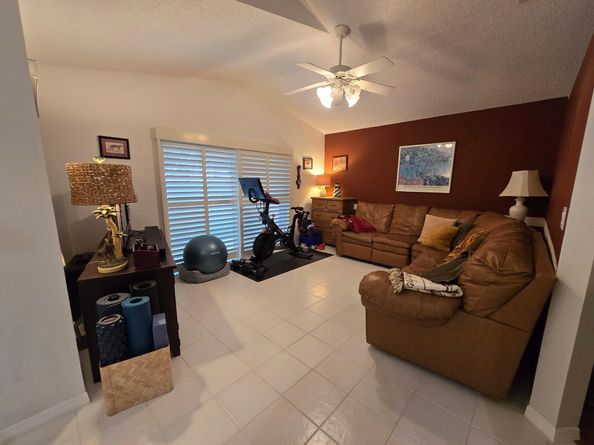 98 Gables Blvd, Weston FL 33326