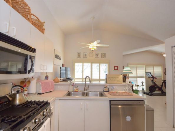 98 Gables Blvd, Weston FL 33326