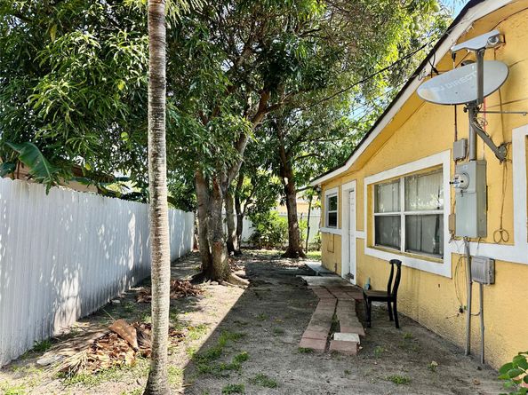 3567 NW 32nd CT, Lauderdale Lakes FL 33309