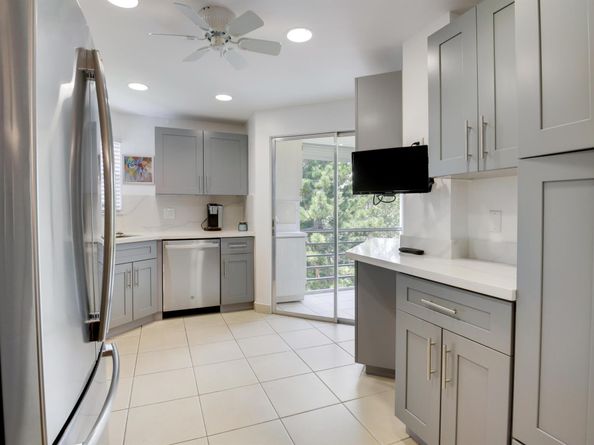 3810 Via Poinciana 401, Lake Worth FL 33467