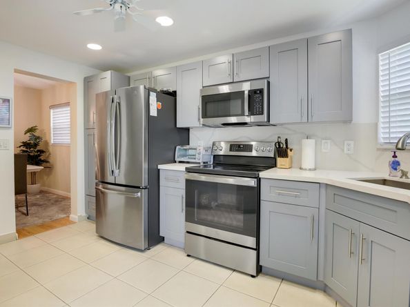 3810 Via Poinciana 401, Lake Worth FL 33467