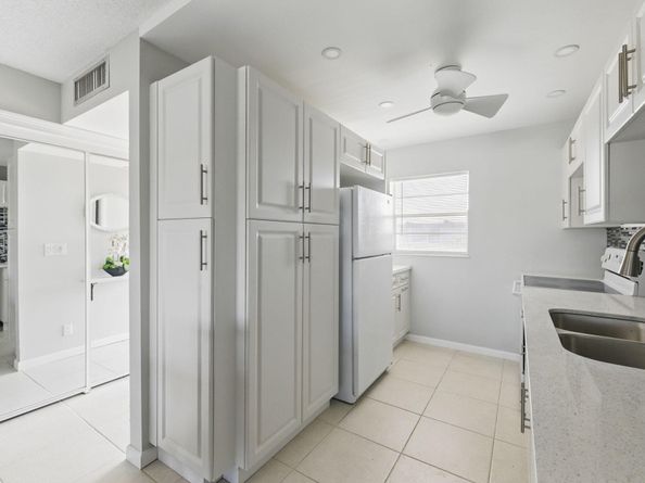 2951 NW 46th Avenue 407, Lauderdale Lakes FL 33313