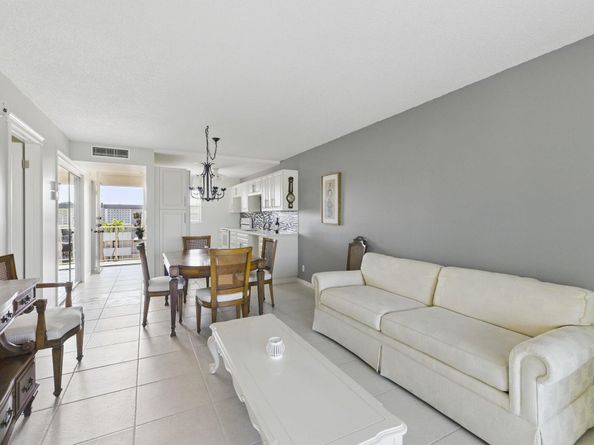 2951 NW 46th Avenue 407, Lauderdale Lakes FL 33313