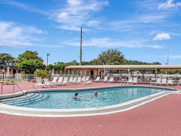 2951 NW 46th Avenue 407, Lauderdale Lakes FL 33313