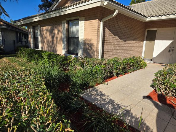 7219 NW 43rd St, Coral Springs FL 33065