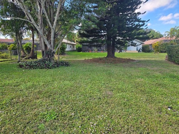 7219 NW 43rd St, Coral Springs FL 33065