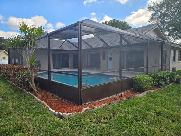 7219 NW 43rd St, Coral Springs FL 33065