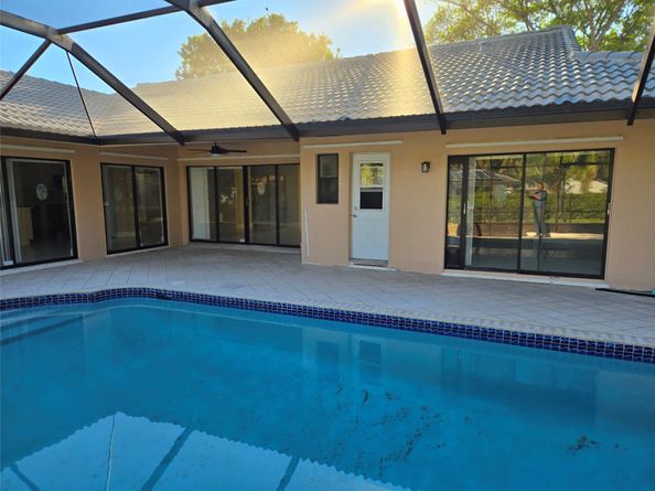 7219 NW 43rd St, Coral Springs FL 33065