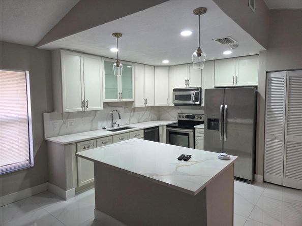 7219 NW 43rd St, Coral Springs FL 33065