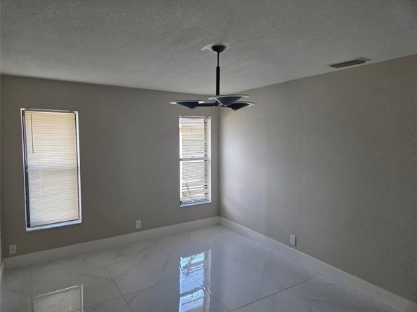 7219 NW 43rd St, Coral Springs FL 33065