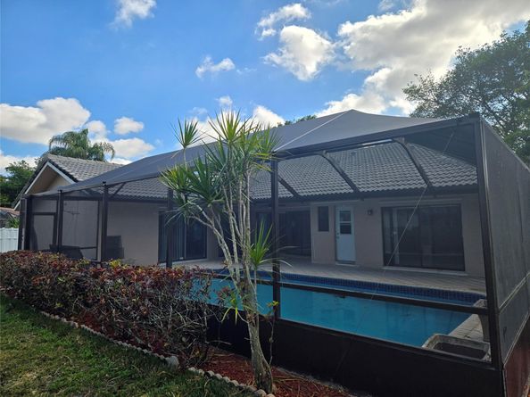 7219 NW 43rd St, Coral Springs FL 33065