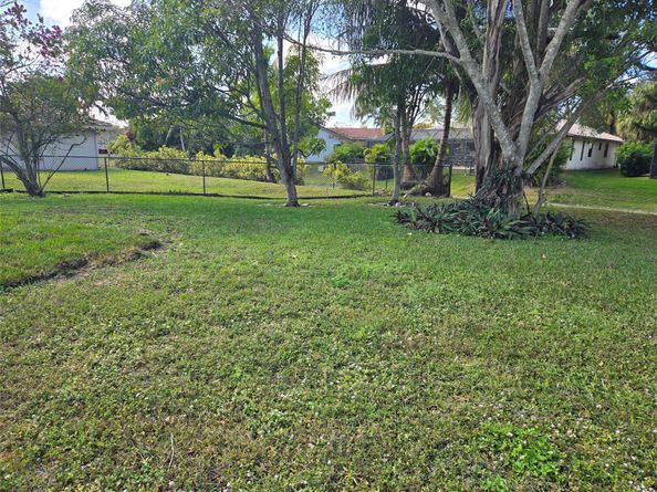 7219 NW 43rd St, Coral Springs FL 33065