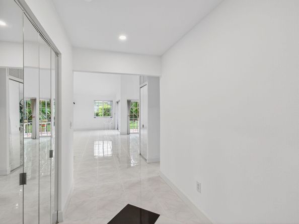 6105 Via Laguna Lane, Boca Raton FL 33433