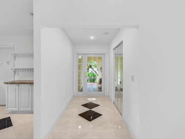 6105 Via Laguna Lane, Boca Raton FL 33433