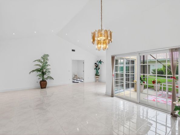 6105 Via Laguna Lane, Boca Raton FL 33433