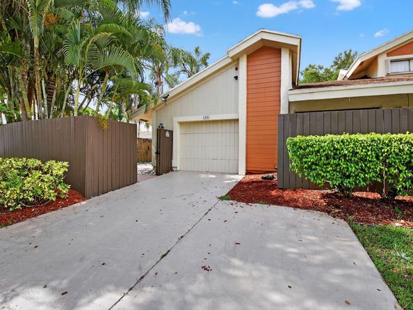 7576 E Sierra Terrace E, Boca Raton FL 33433