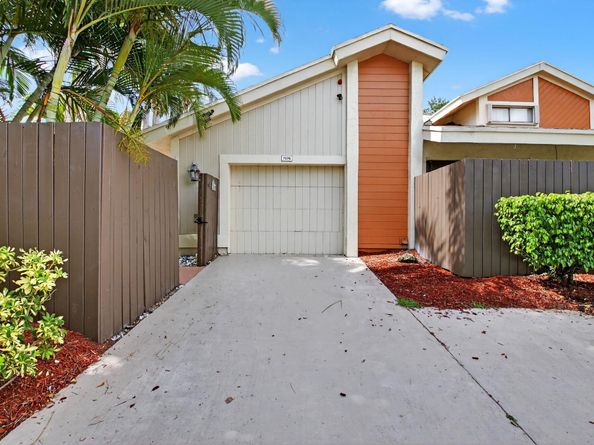 7576 E Sierra Terrace E, Boca Raton FL 33433