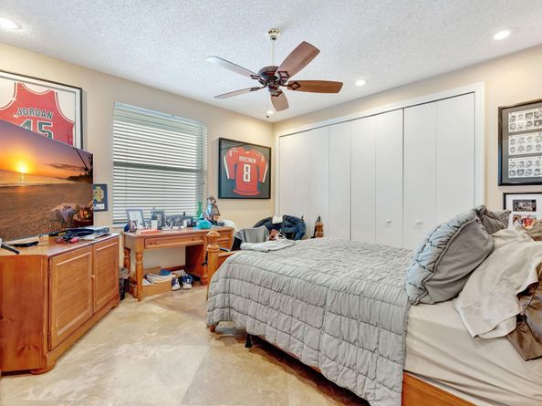 12055 Classic Dr, Coral Springs FL 33071
