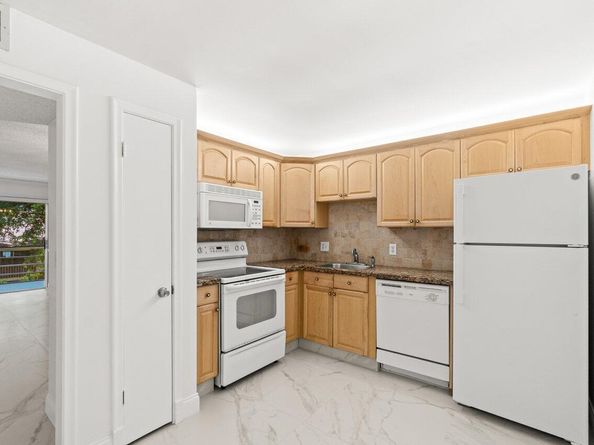 22615 SW 66th Avenue 310, Boca Raton FL 33428