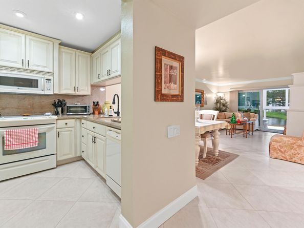 1202 Bahama Bend J2, Coconut Creek FL 33066