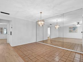 7293 W Oakridge Circle, Lantana FL 33462