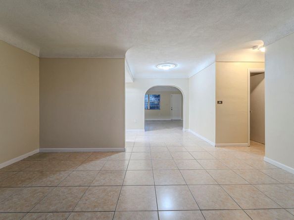3341 NW 7th St, Lauderhill FL 33311