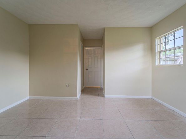 3341 NW 7th St, Lauderhill FL 33311