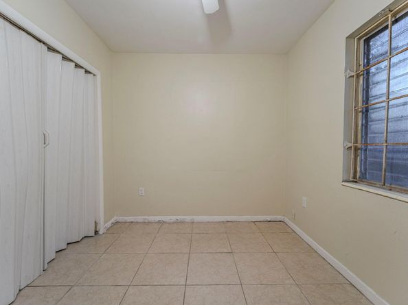 3341 NW 7th St, Lauderhill FL 33311