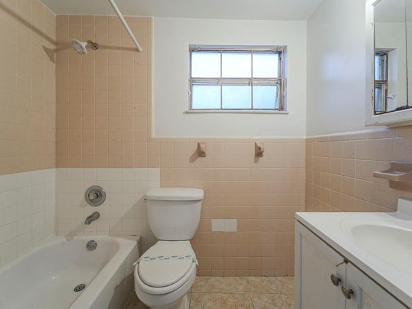 3341 NW 7th St, Lauderhill FL 33311