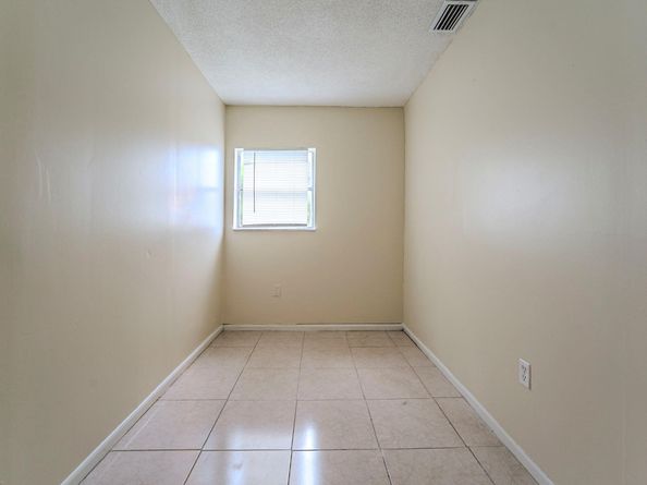 3341 NW 7th St, Lauderhill FL 33311