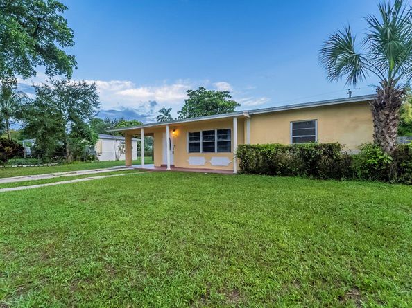 3341 NW 7th St, Lauderhill FL 33311