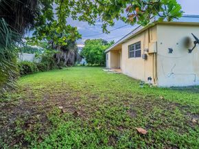 3341 NW 7th St, Lauderhill FL 33311