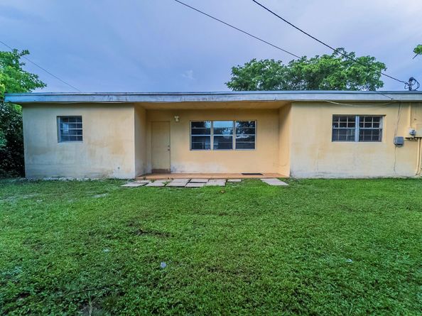 3341 NW 7th St, Lauderhill FL 33311