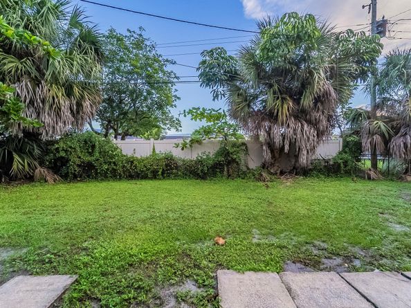 3341 NW 7th St, Lauderhill FL 33311