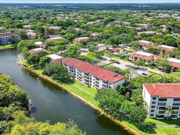 2908 S Carambola Circle 301, Coconut Creek FL 33066