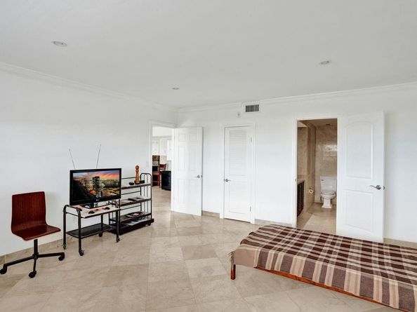 3770 NE 171st St 505, North Miami Beach FL 33160
