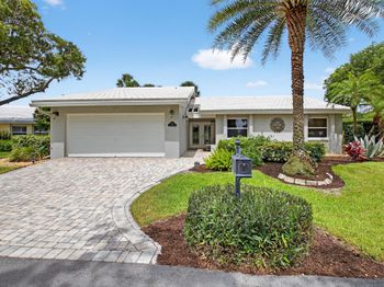 5527 Cameo Drive N