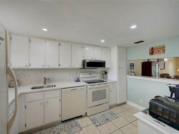 3186 Via Poinciana 203 203, Lake Worth FL 33467