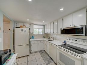 3186 Via Poinciana 203 203, Lake Worth FL 33467