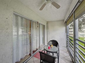 3186 Via Poinciana 203 203, Lake Worth FL 33467