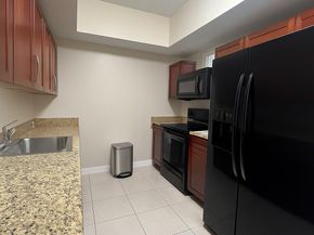 7280 SW 90th St 404, Miami FL 33156
