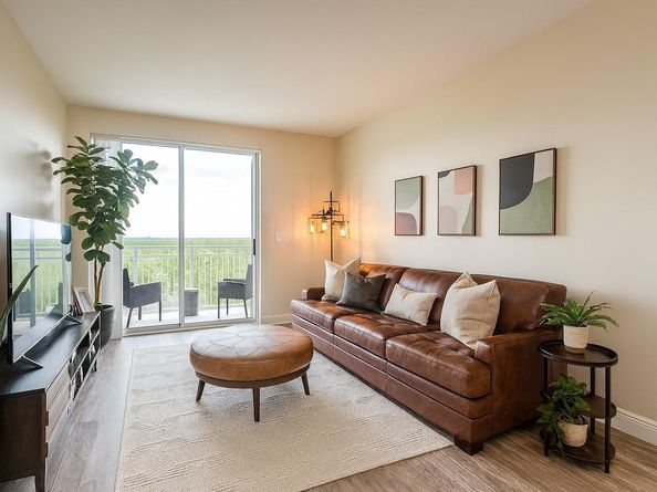 7280 SW 90th St 404, Miami FL 33156