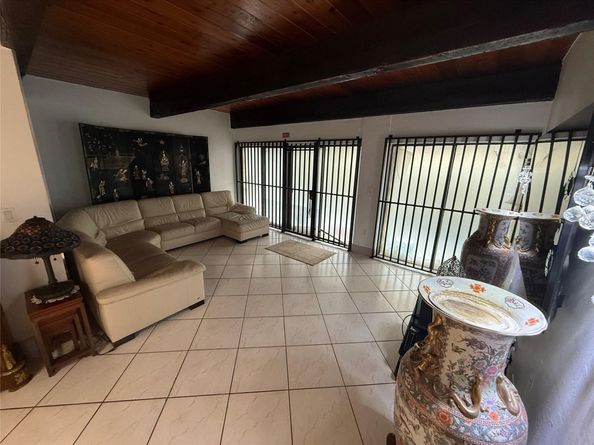 19428 NE 26th Ave 103, Miami FL 33180