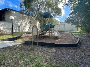 19428 NE 26th Ave 103, Miami FL 33180