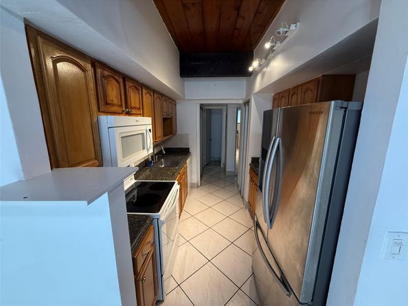 19428 NE 26th Ave 103, Miami FL 33180