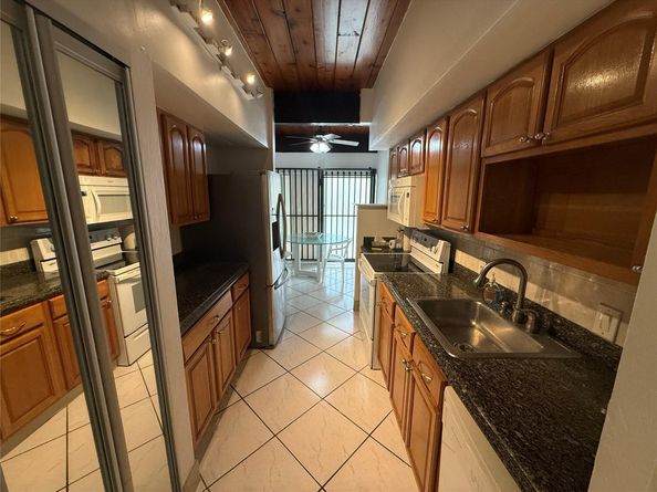 19428 NE 26th Ave 103, Miami FL 33180