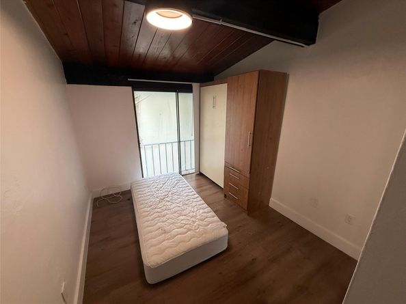 19428 NE 26th Ave 103, Miami FL 33180