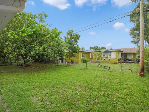 5946 NW 16th Court, Sunrise FL 33313
