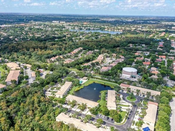 4722 Lago Vista Dr 4722, Coconut Creek FL 33073